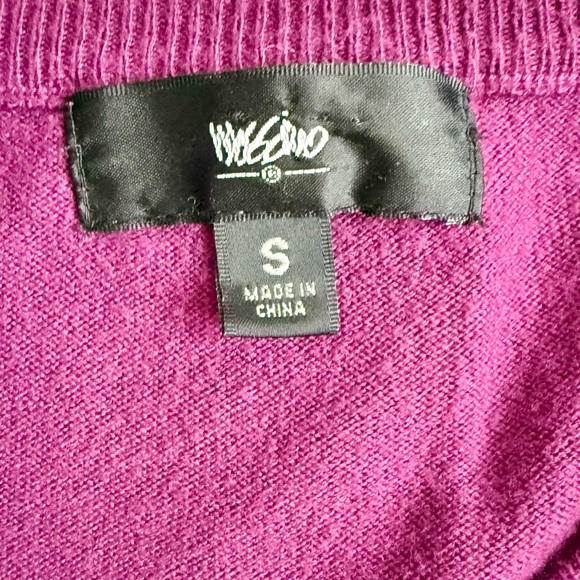 Target Women's V-Neck Sweater in Bold Fuchsia - Picture 6 of 7